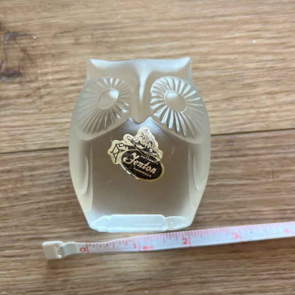 Fenton Art Glass Frosted Owl Paperweight - Picture 6 of 7